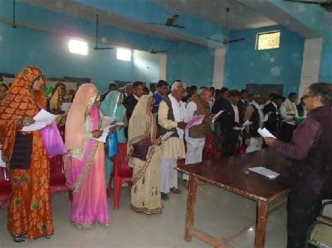 At the swearing-in ceremony, the leaders took the oath blocks